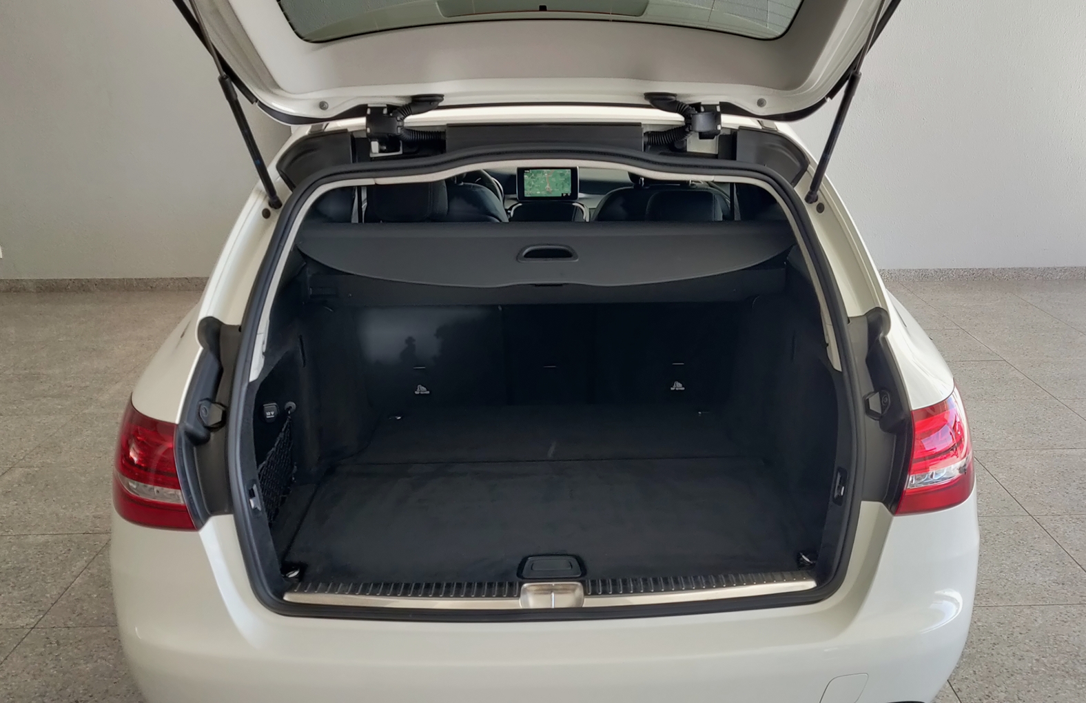 Mercedes-Benz C 220 Pack Night | Imagem 7