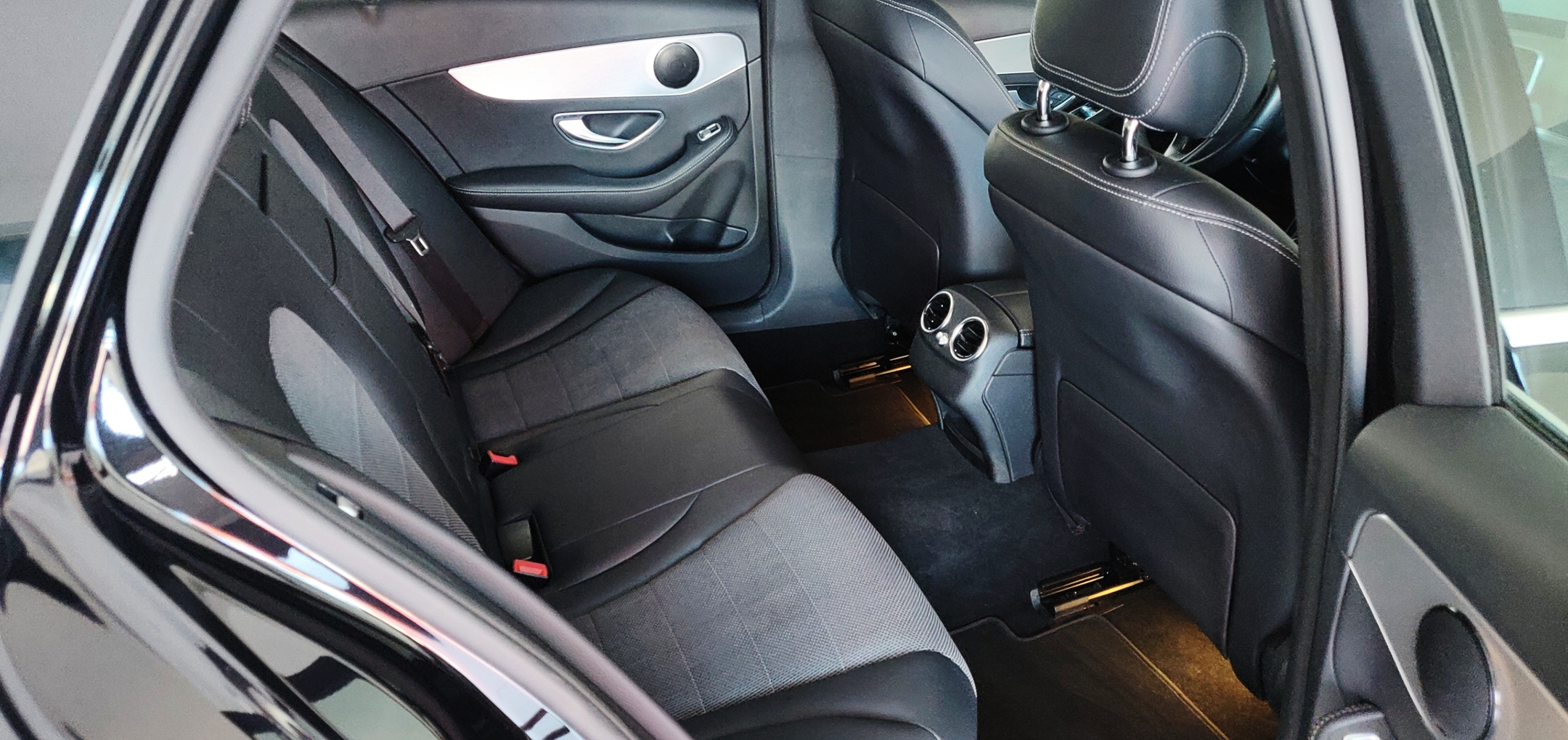 Mercedes-Benz C 220 Avantgarde | Imagem 18