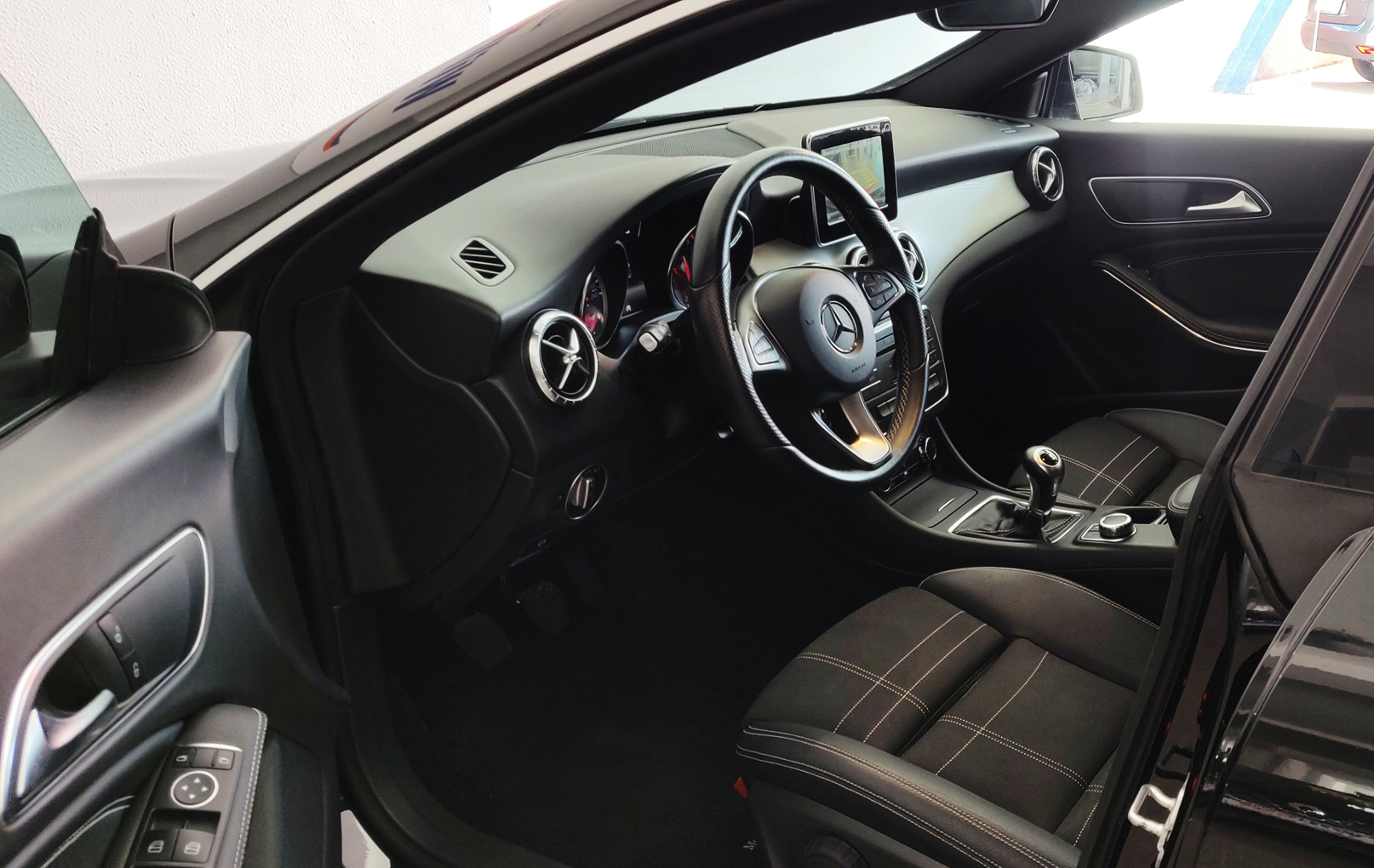 Mercedes-Benz CLA 180 Shooting Brake Urban | Imagem 11