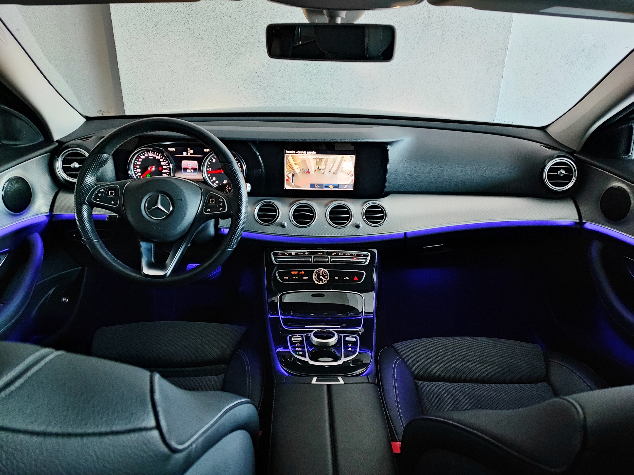 Mercedes-Benz E220 Station Avantgarde | Imagem 15