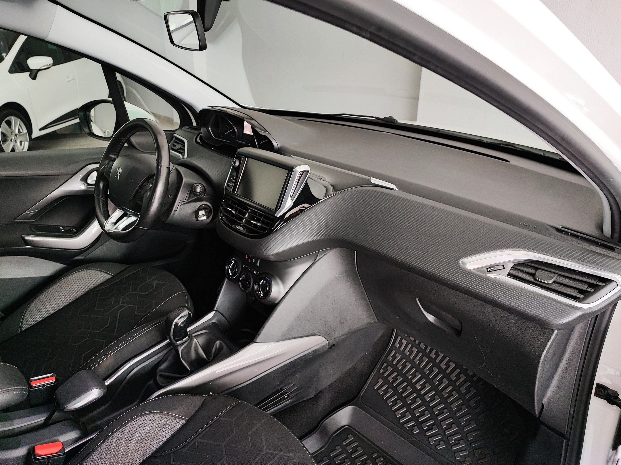 Peugeot 2008 1.6 Allure | Imagem 9