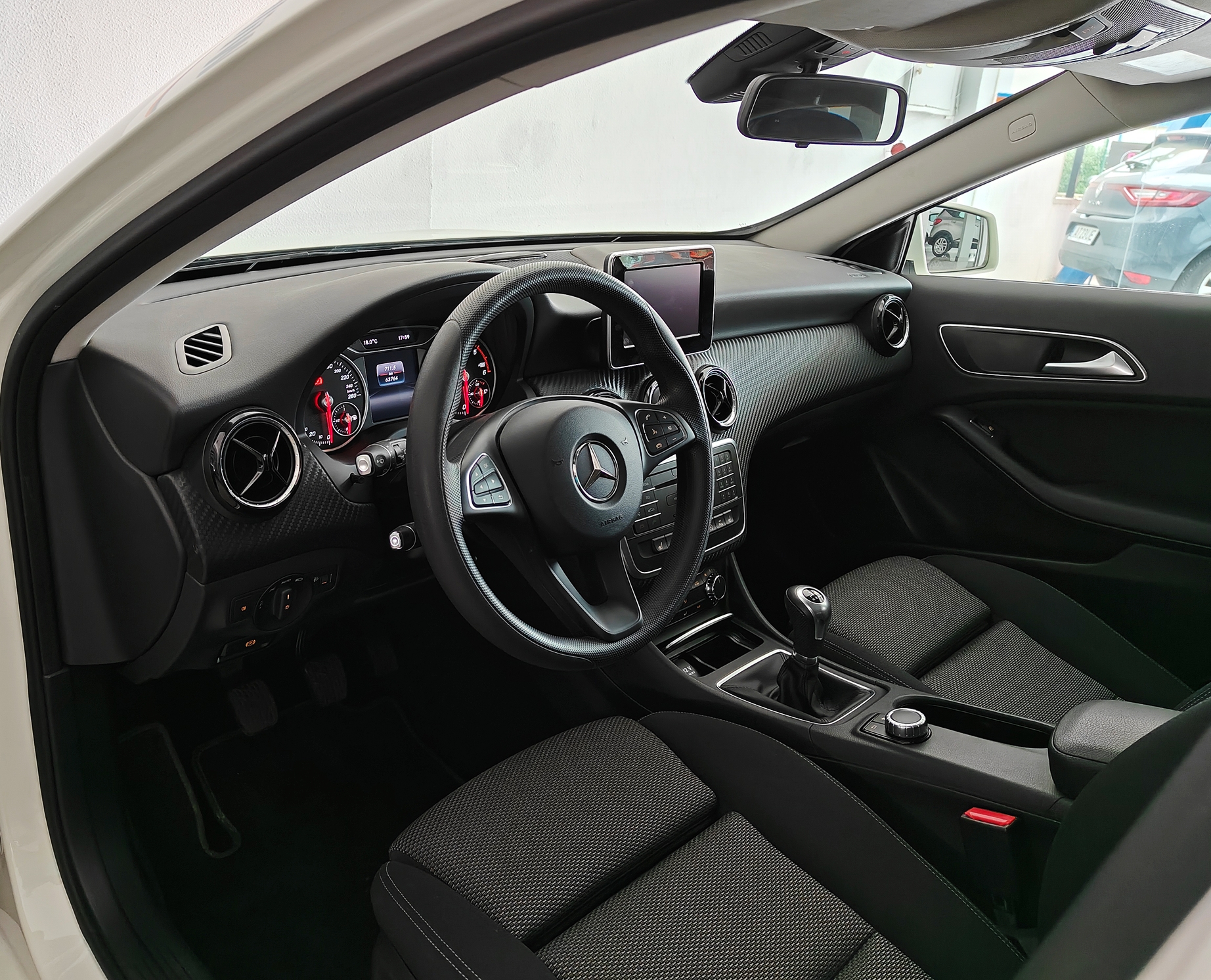 Mercedes-Benz GLA 180 d | Imagem 7