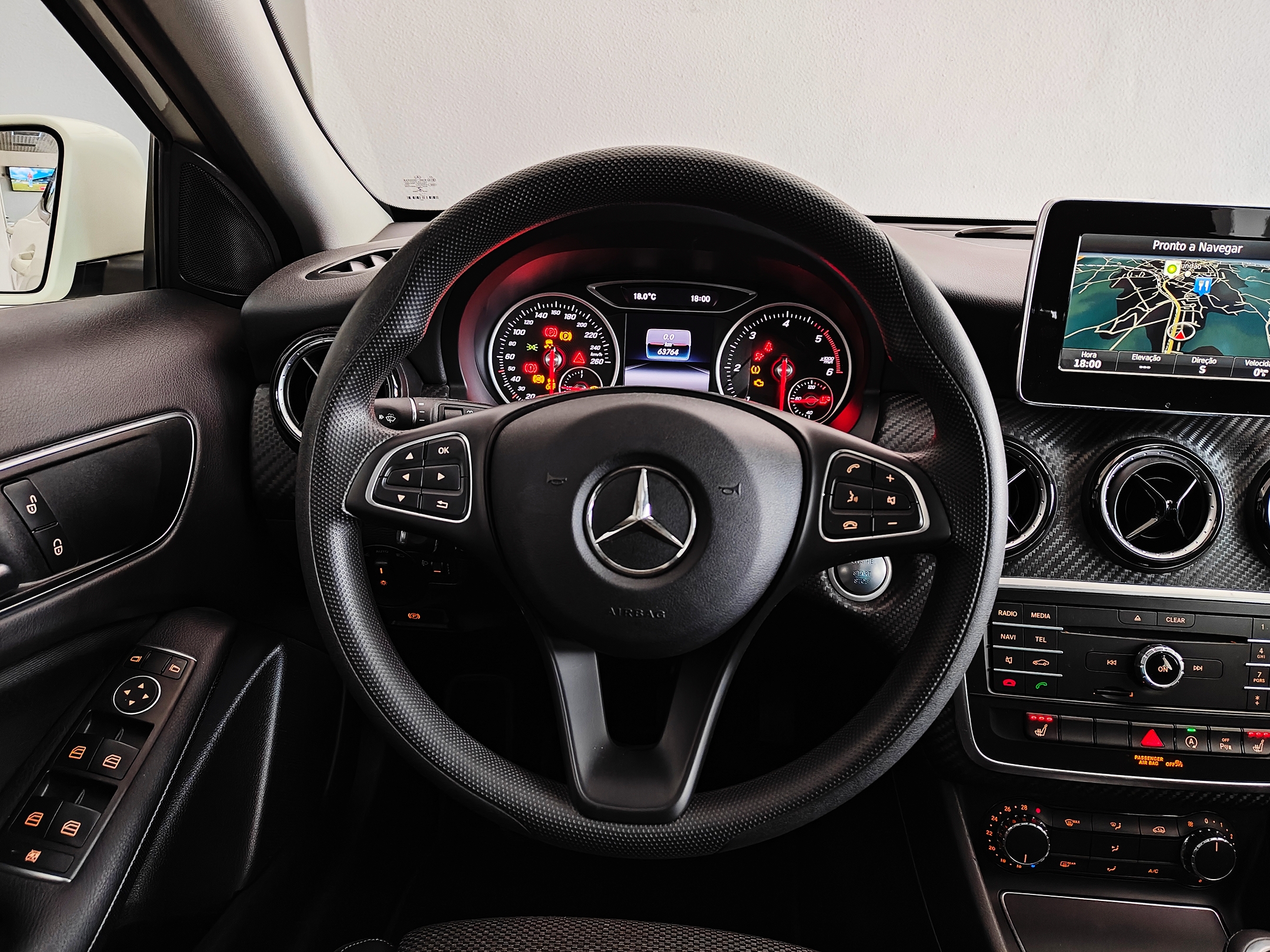 Mercedes-Benz GLA 180 d | Imagem 9