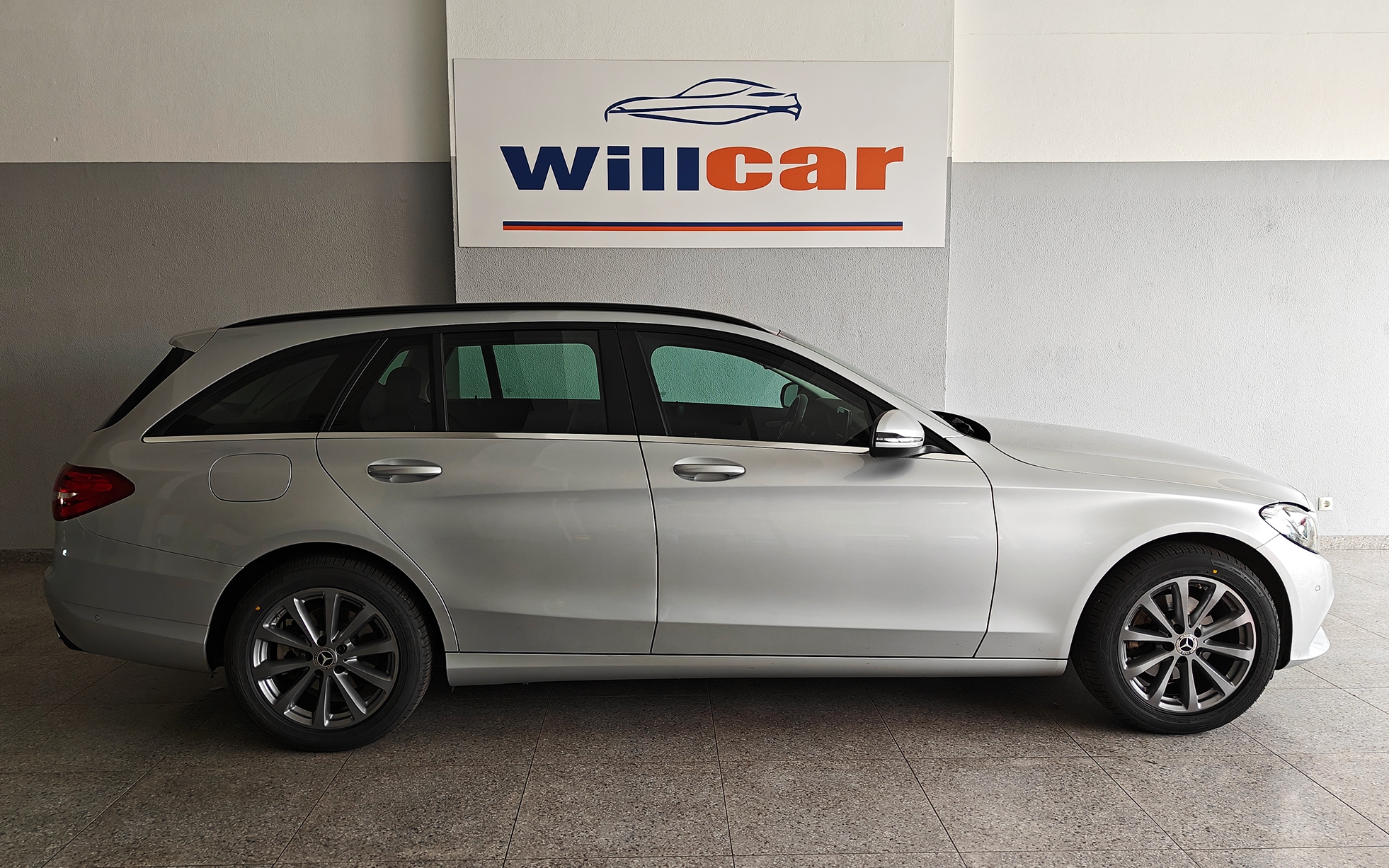 Mercedes-Benz C 220 d Station 9 G-Tronic | Imagem 4