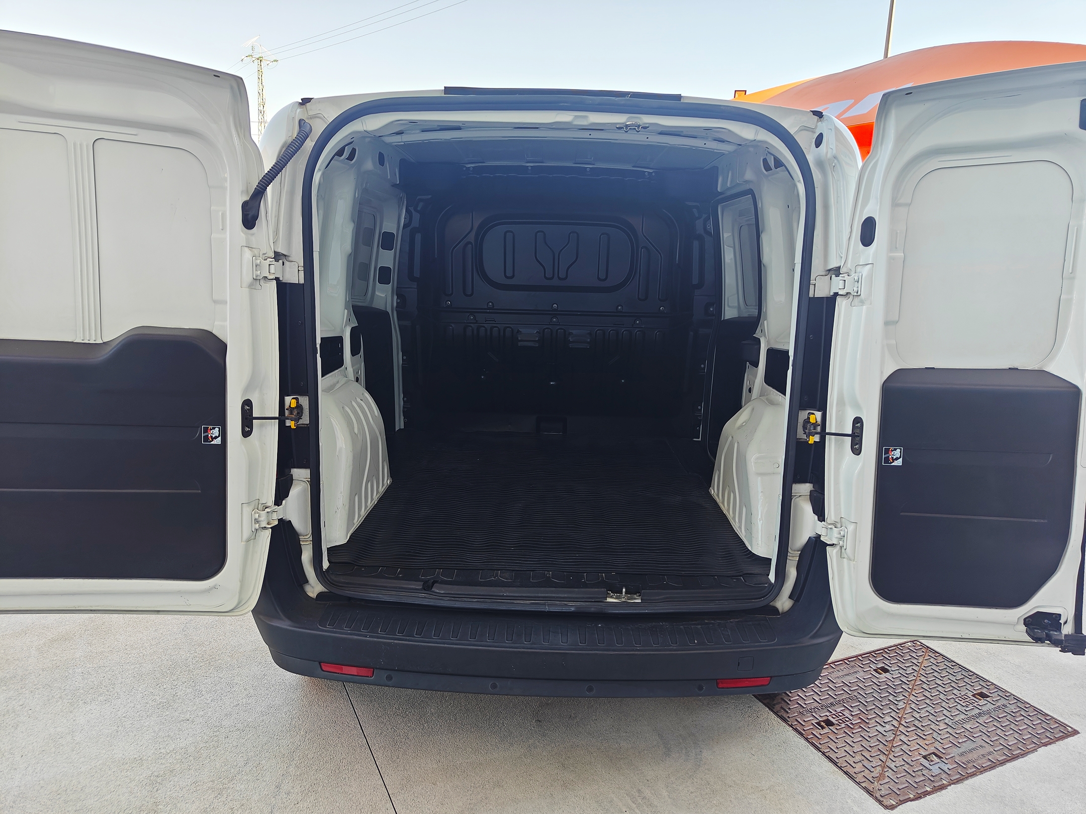 Opel Combo 1.3 IVA DEDUTÍVEL | Imagem 2