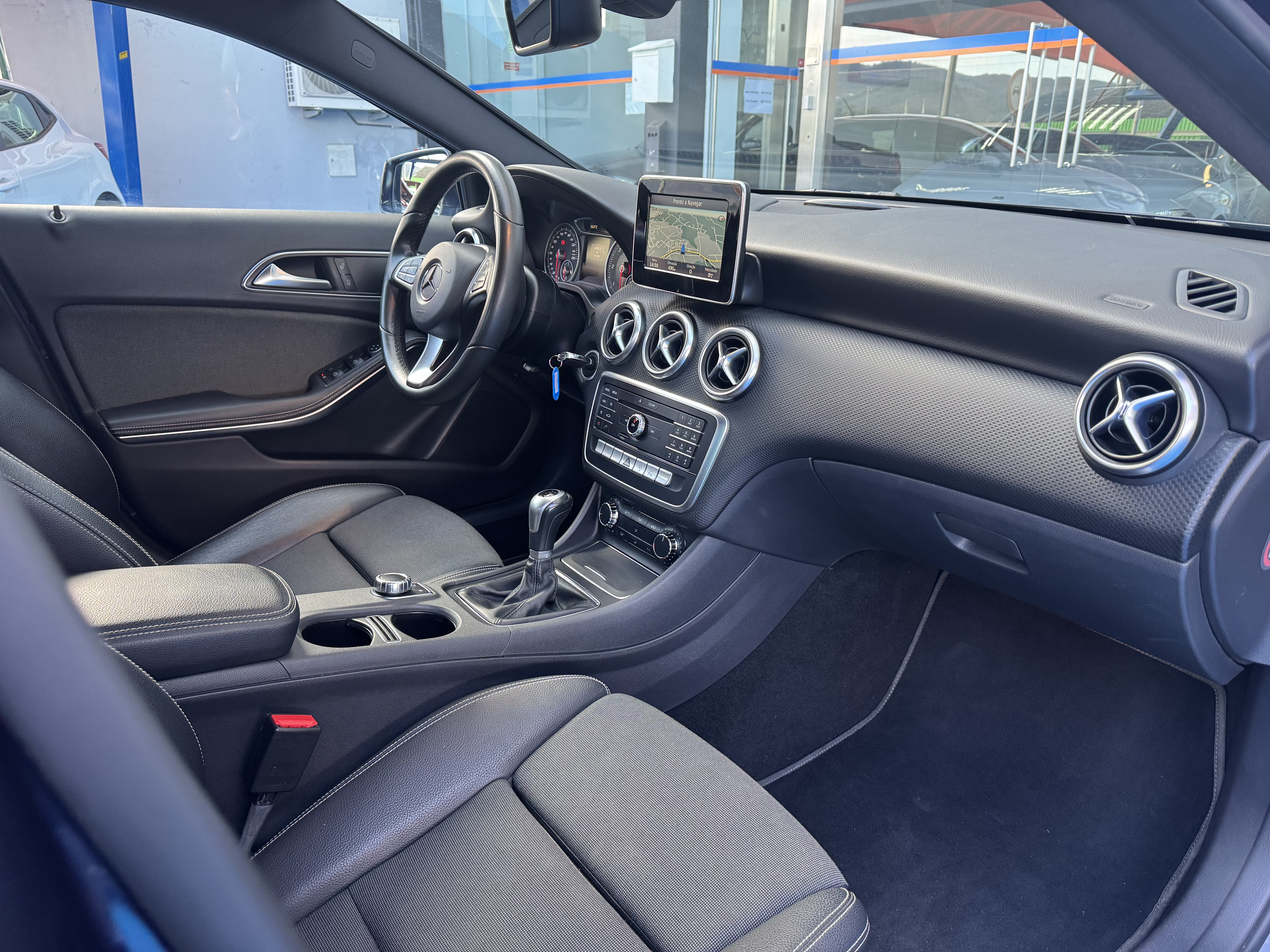 Mercedes-Benz A 180 d Urban | Imagem 9