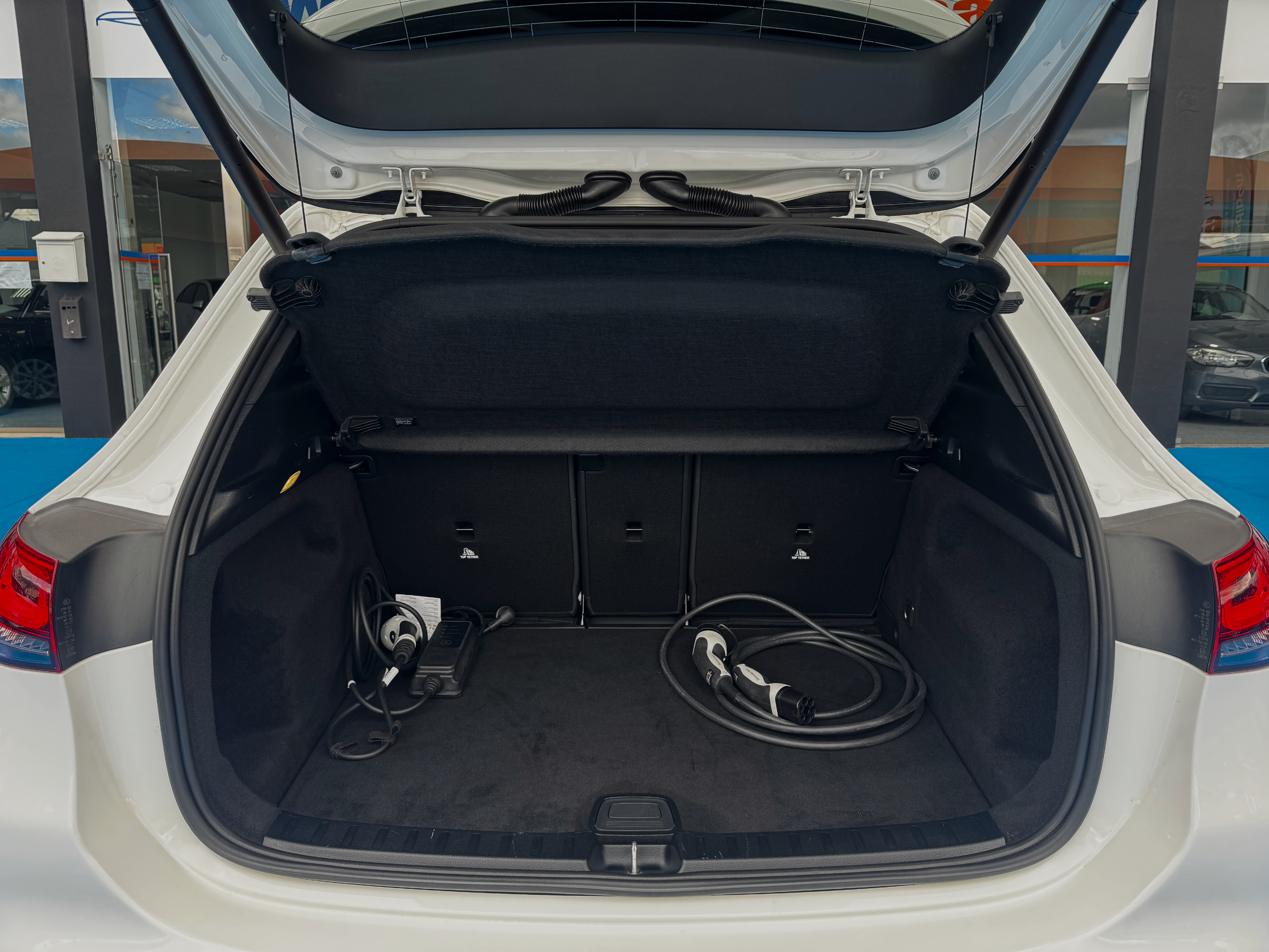 Mercedes-Benz GLA 250 e Progressive Pack Night | Imagem 7